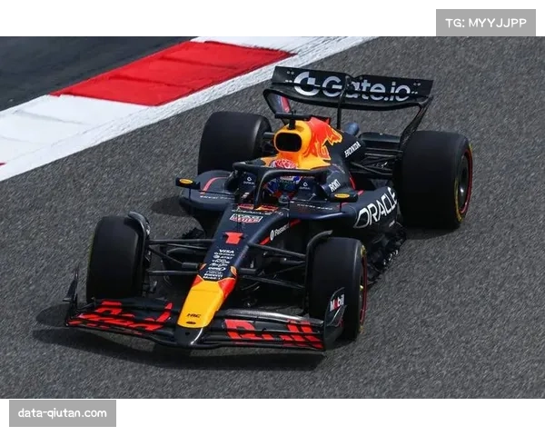 车队积分榜亚军争夺激烈 梅赛德斯红牛法拉利陷胶着战 车队积分榜亚军争夺激烈 梅赛德斯红牛法拉利陷胶着战